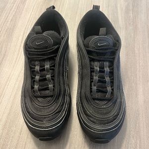 Women’s Size 8 NIKE Air Max